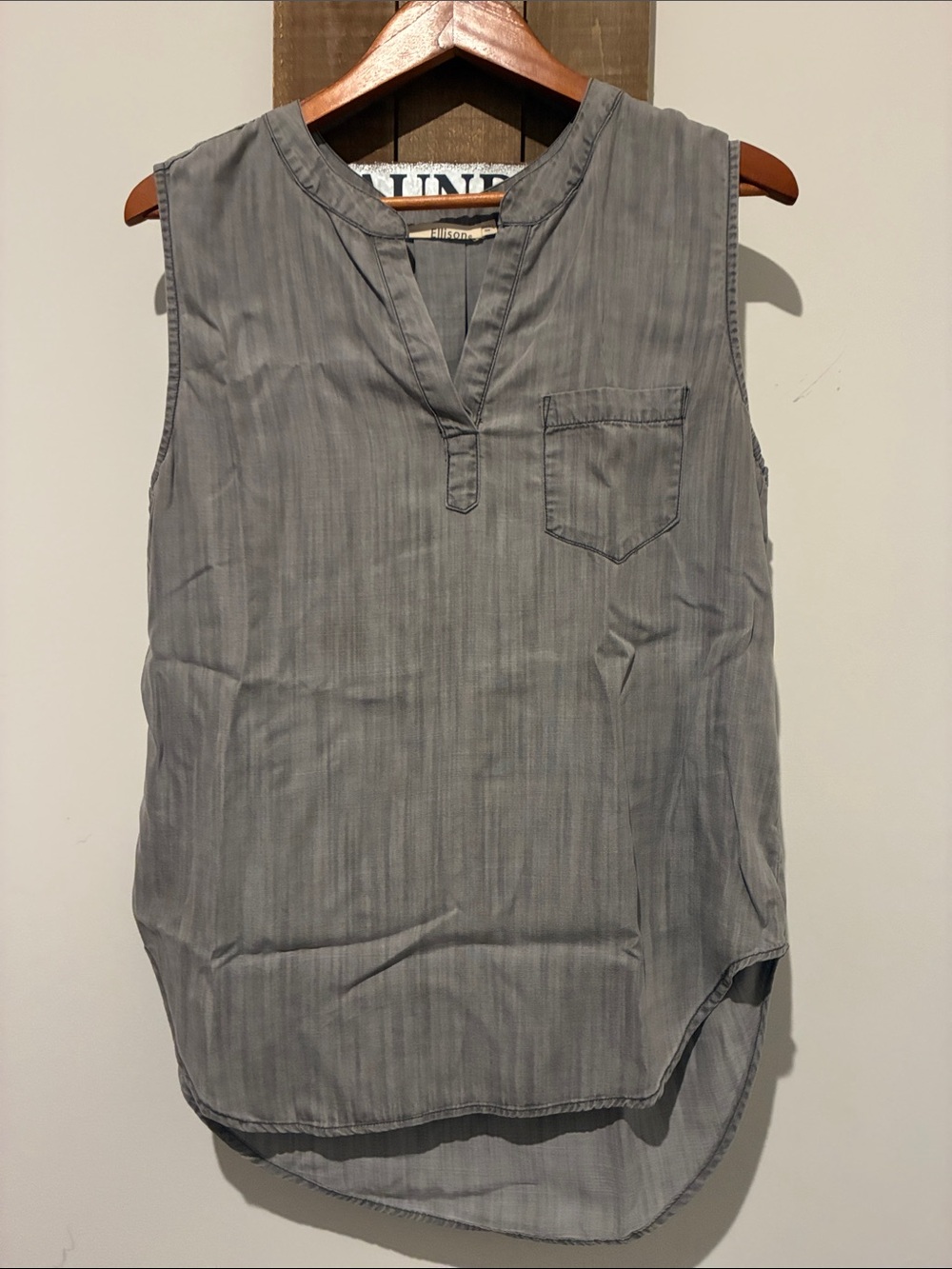 Ellison Gray Sleeveless V-Neck Pocket Camisole